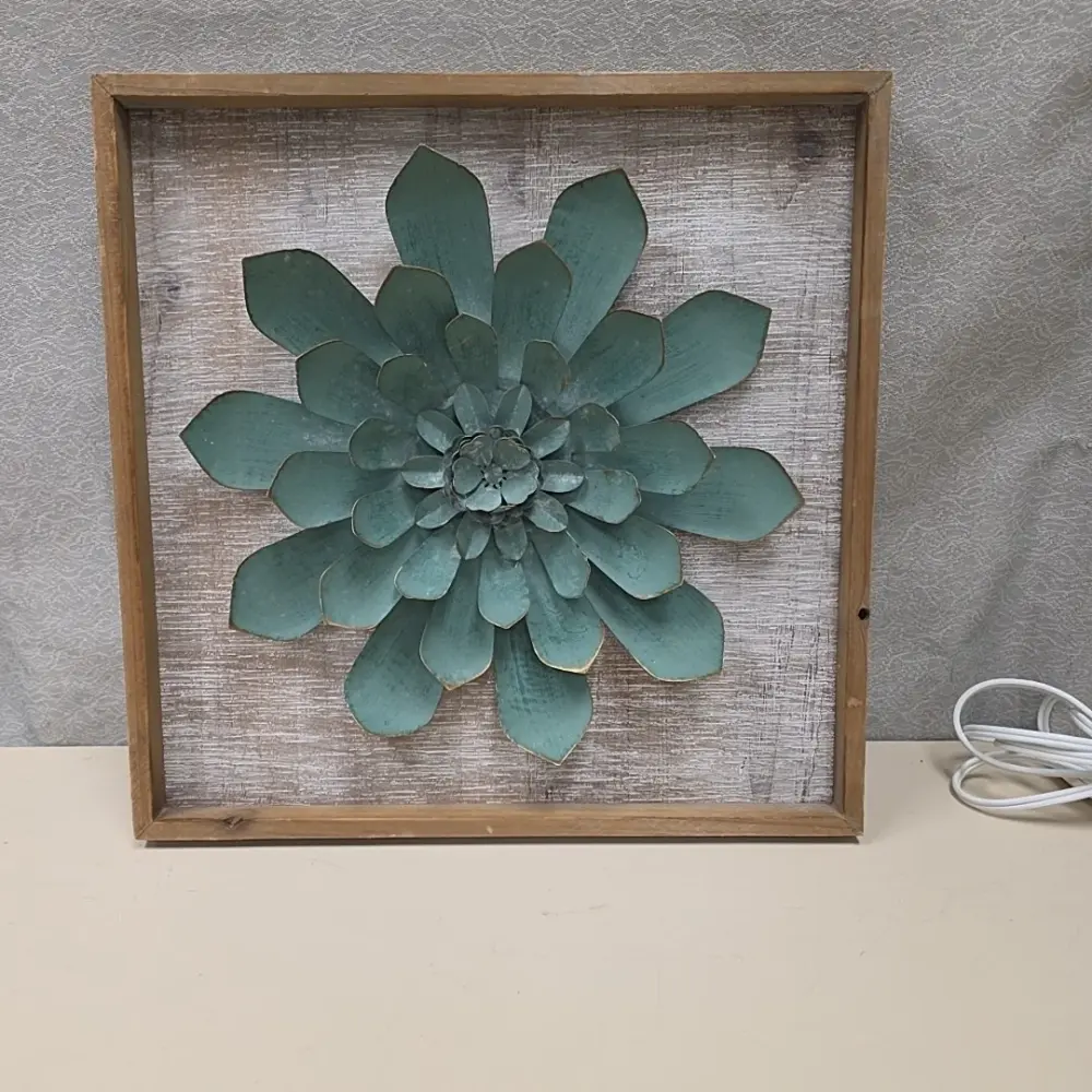 GREEN METAL FLOWER PIC