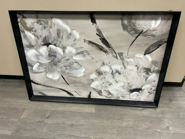 WHITE FLORAL PIC