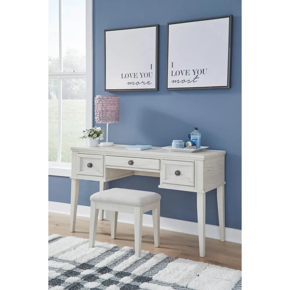 Diamond Modern Furniture Exclusive Design Robbinsdale 3-Drawer Vanity Set B742-22