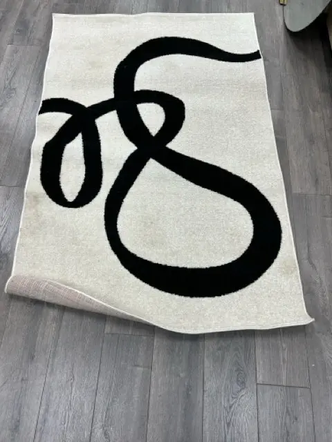 BLACK WHITE RUG