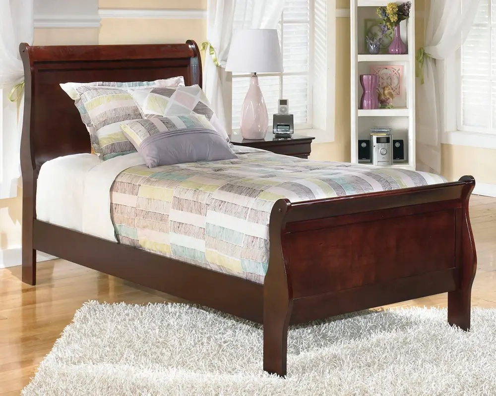 Alisdair - Sleigh Bed Guest Room