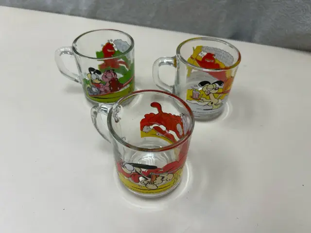 3 GARFIELD GLASS CUPS