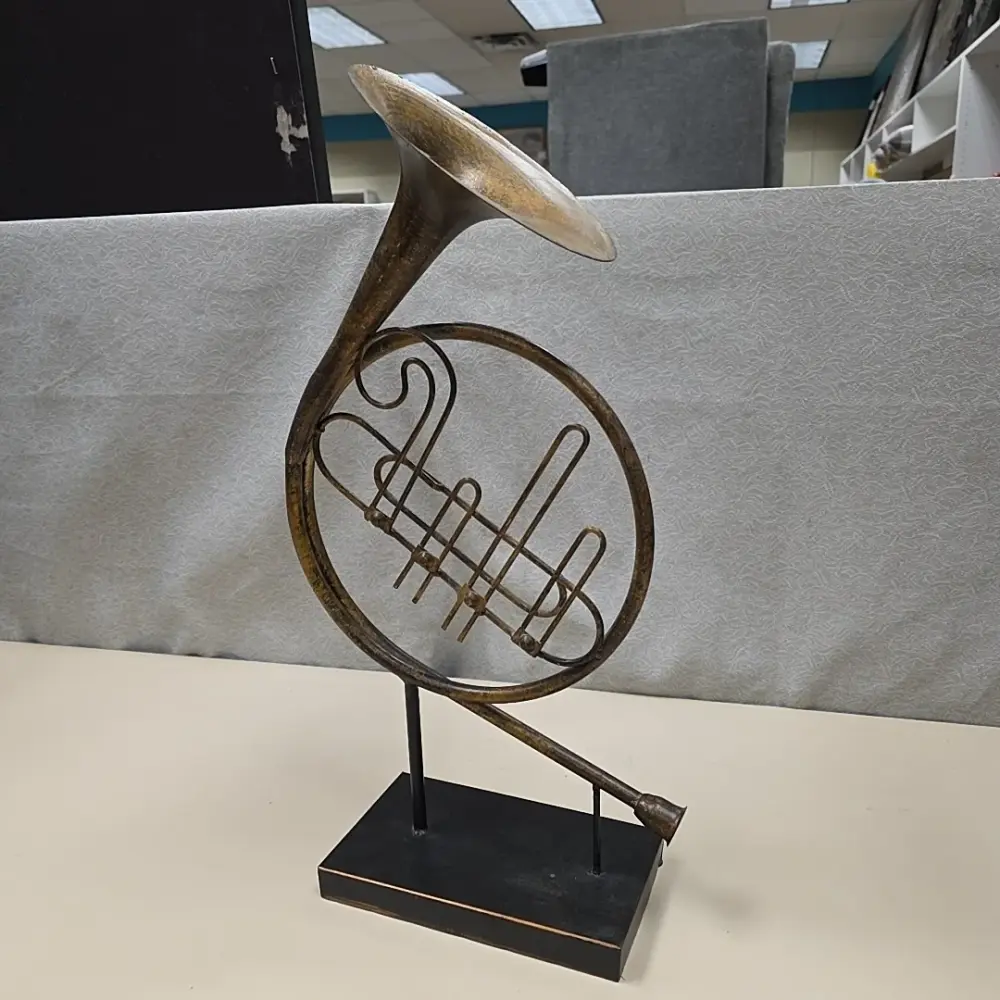 FRENCH HORN ON STAND