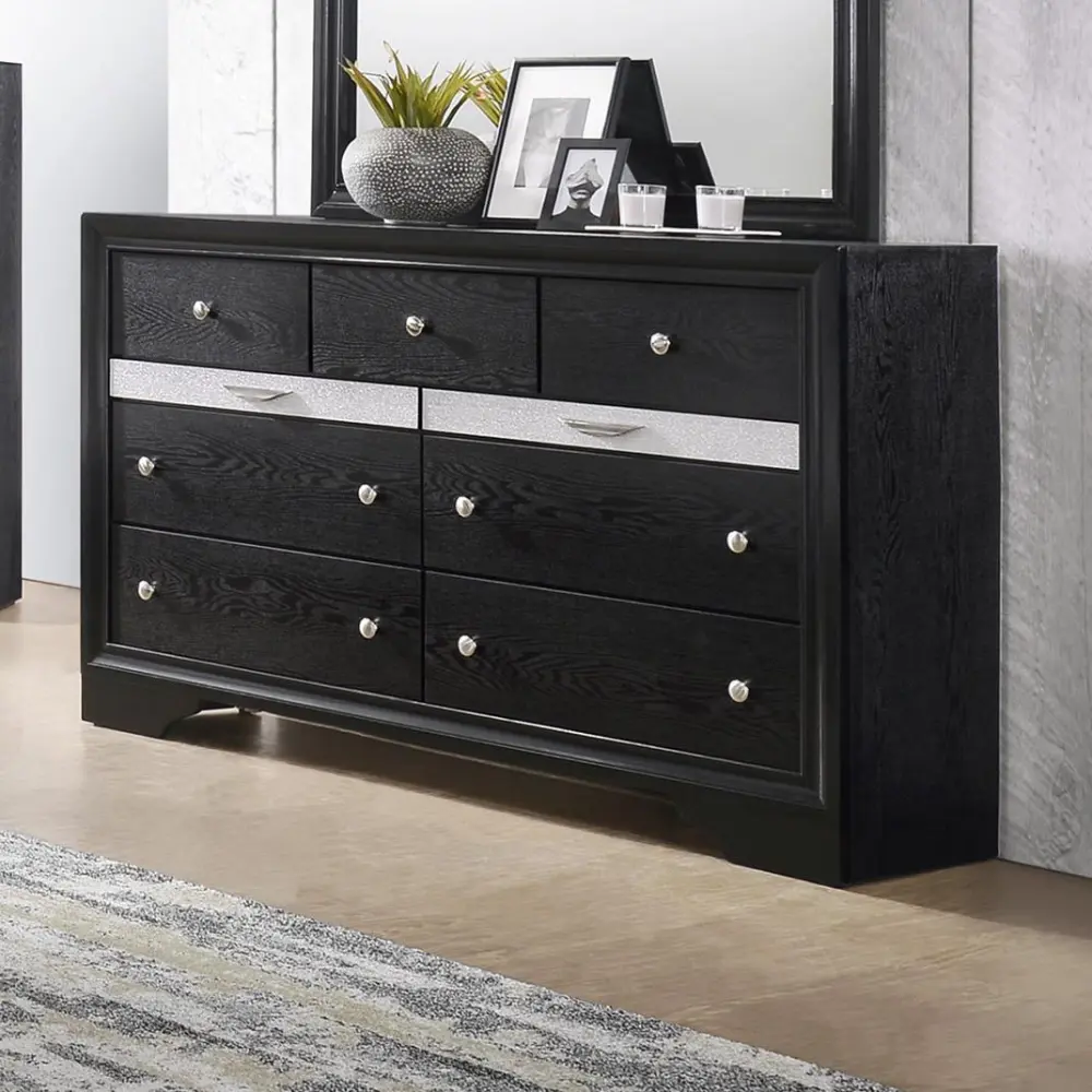 Diamond Modern Furniture CM Regata 9-Drawer Dresser B4670-1
