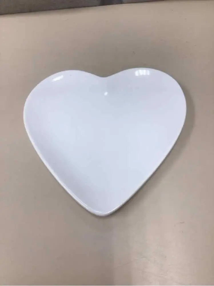 WHITE HEART-SHAPE DISH