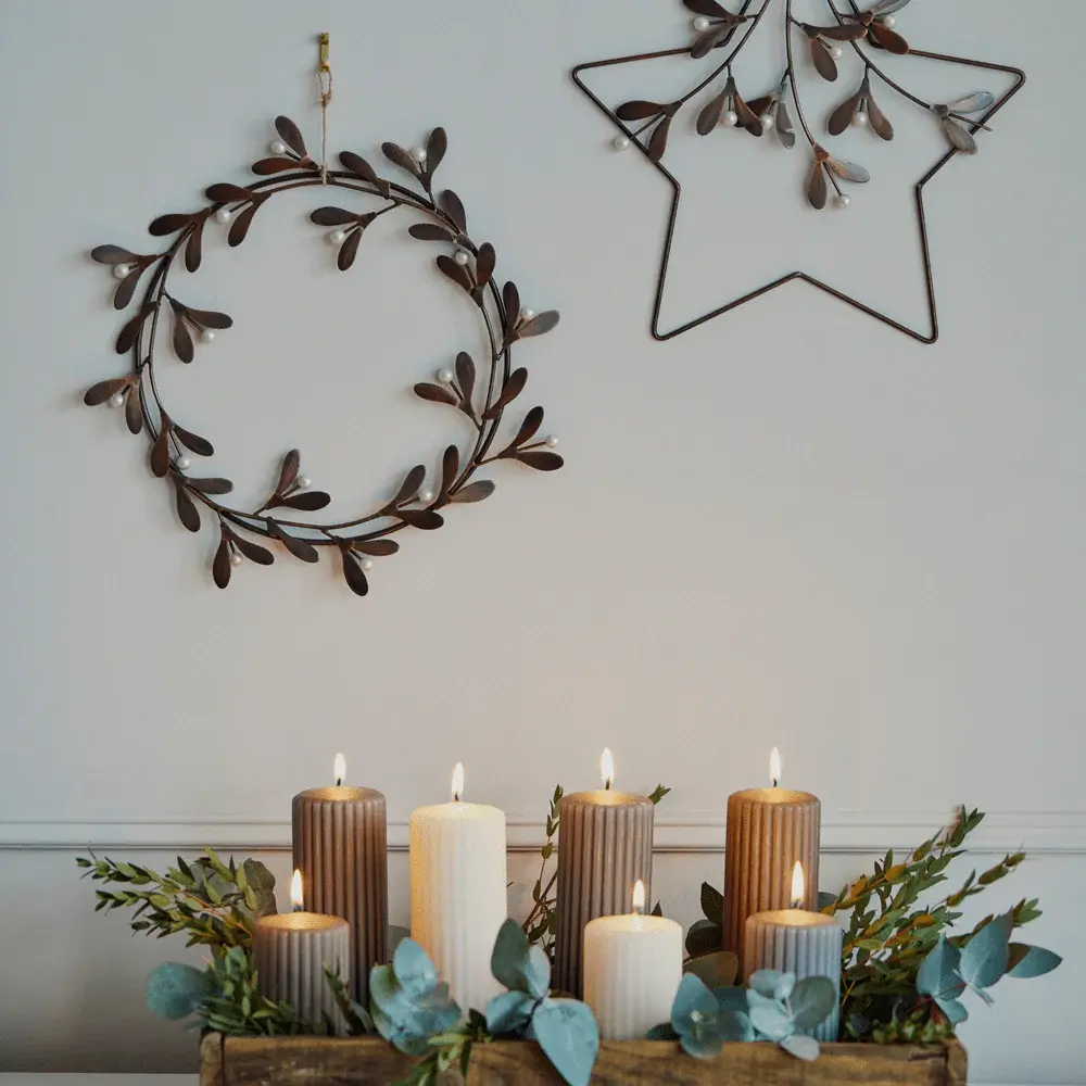 Mistletoe Wreath - Antique Aurum Timer Function