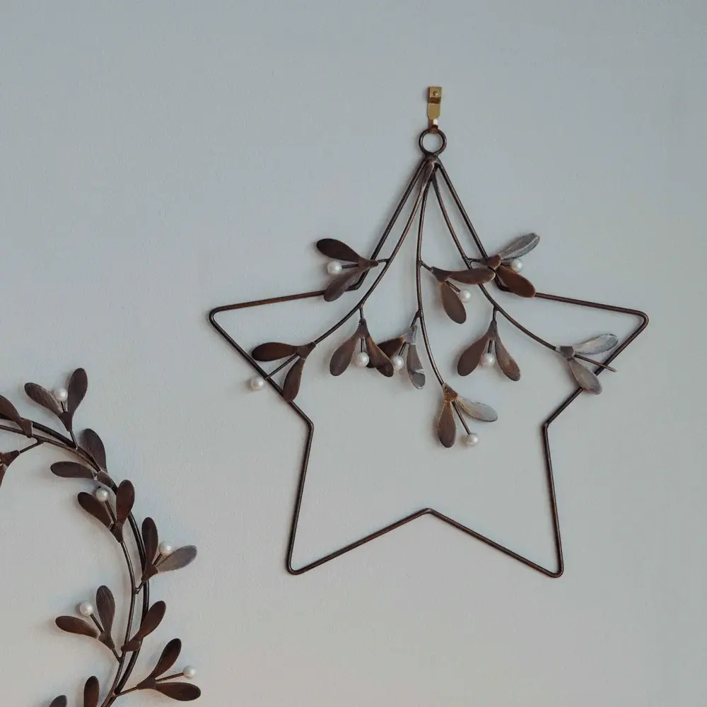 Star Mistletoe Wreath - Antique Gilded