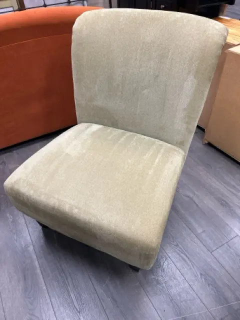 GREEN UPHOL ARMLESS CHAIR