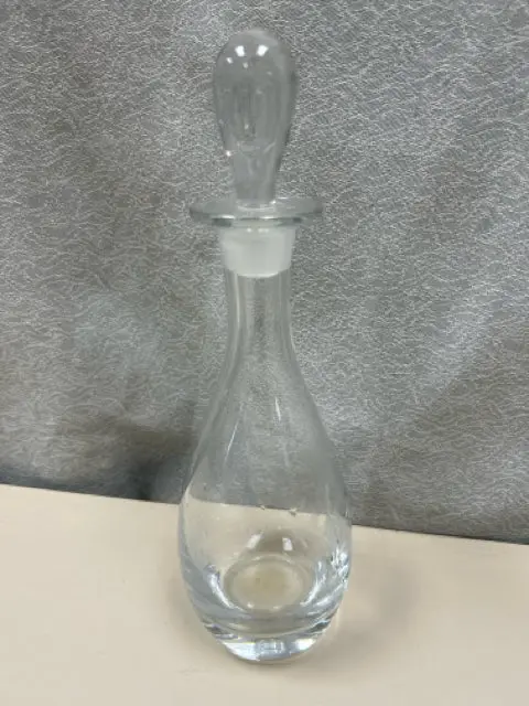GLASS DECANTER W/STOPPER
