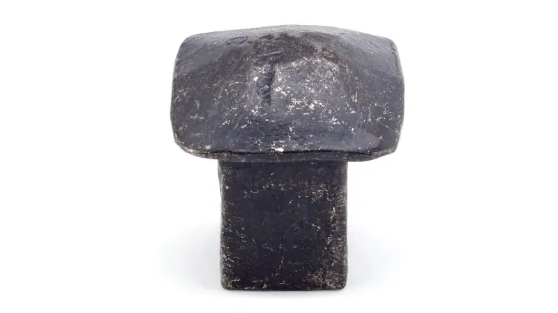 Richelieu Castelo Gatherion 1-inch (26 mm) Matte Carbon Black Ductile Iron, Traditional Square Cabinet Knob, 392726909
