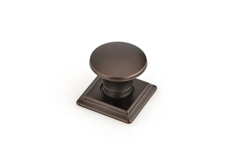 Richelieu Vaudreuil Gatherion 1 1/8-inch (29 mm) Brushed Oil-Rubbed Bronze, Traditional Round Cabinet Knob Square Backplat...
