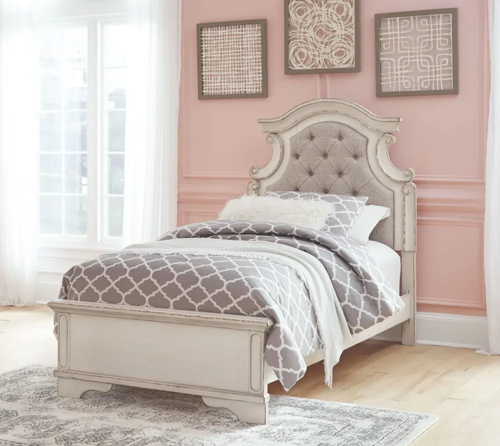Realyn - Panel Bed King Size