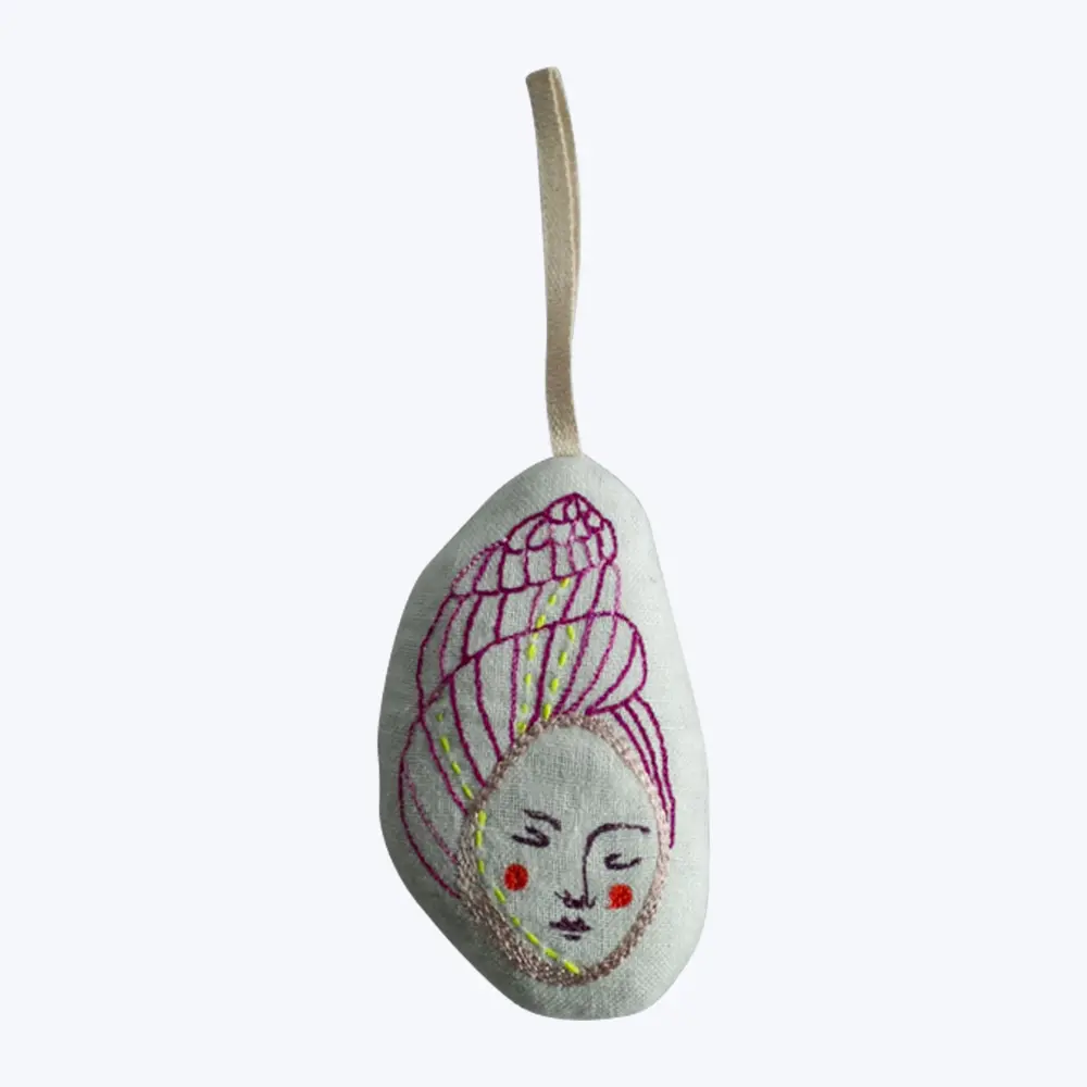 Remote-Controlled Shell Lady Sachet