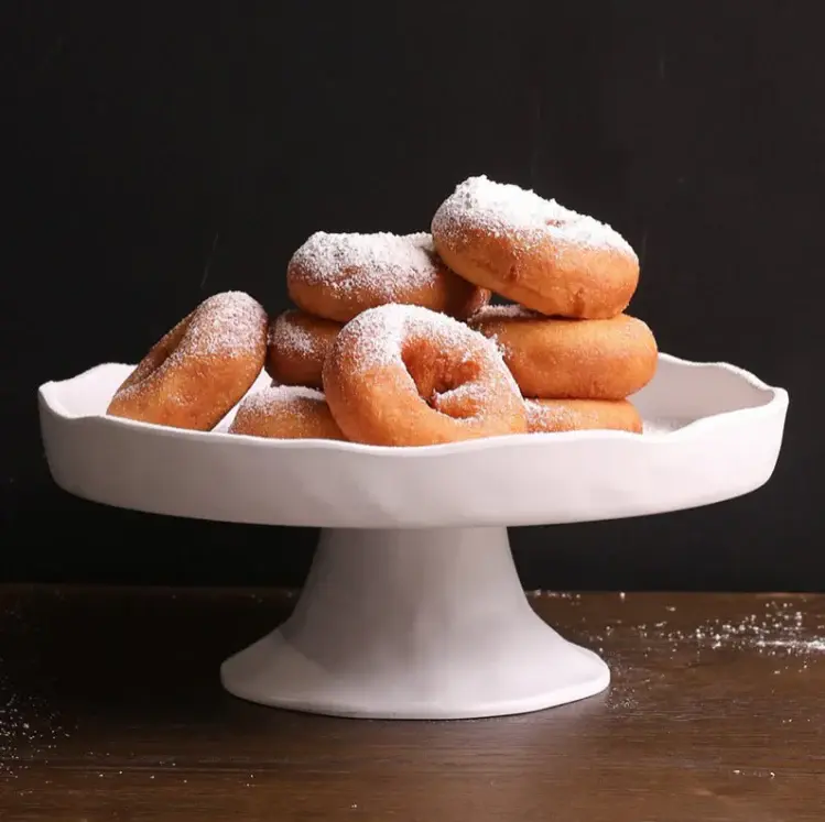 Vida Nube Round Pedestal Cake Plate